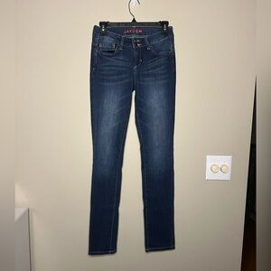 Delia’s Jayden straight leg Jean